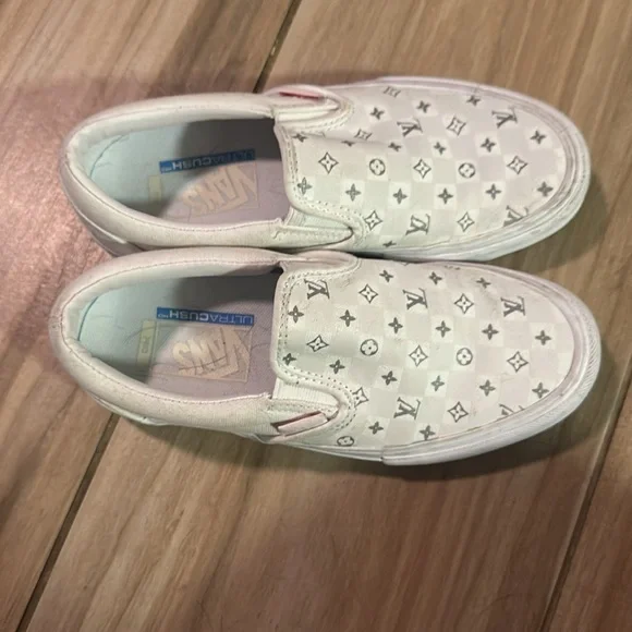 Reflective LV Vans - Picture 8 of 8